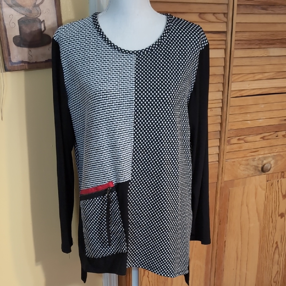 Peck & Peck Black, White, Red Polka Dot High-Low Top Size L
